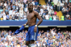 爱游戏官方入口-哈登在皇家马德里比赛中重要助攻，出色防守引发热议！观众掌声雷动