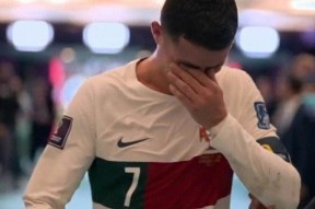 爱游戏官方入口-C罗重返赛场，险胜首场状态出色，塞尔维亚队观众沸腾！